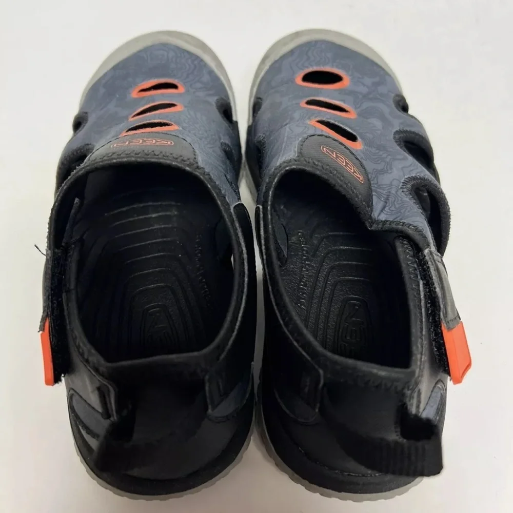Keen Youth Stingray Sandals Black, Girls’ Size 2 M.